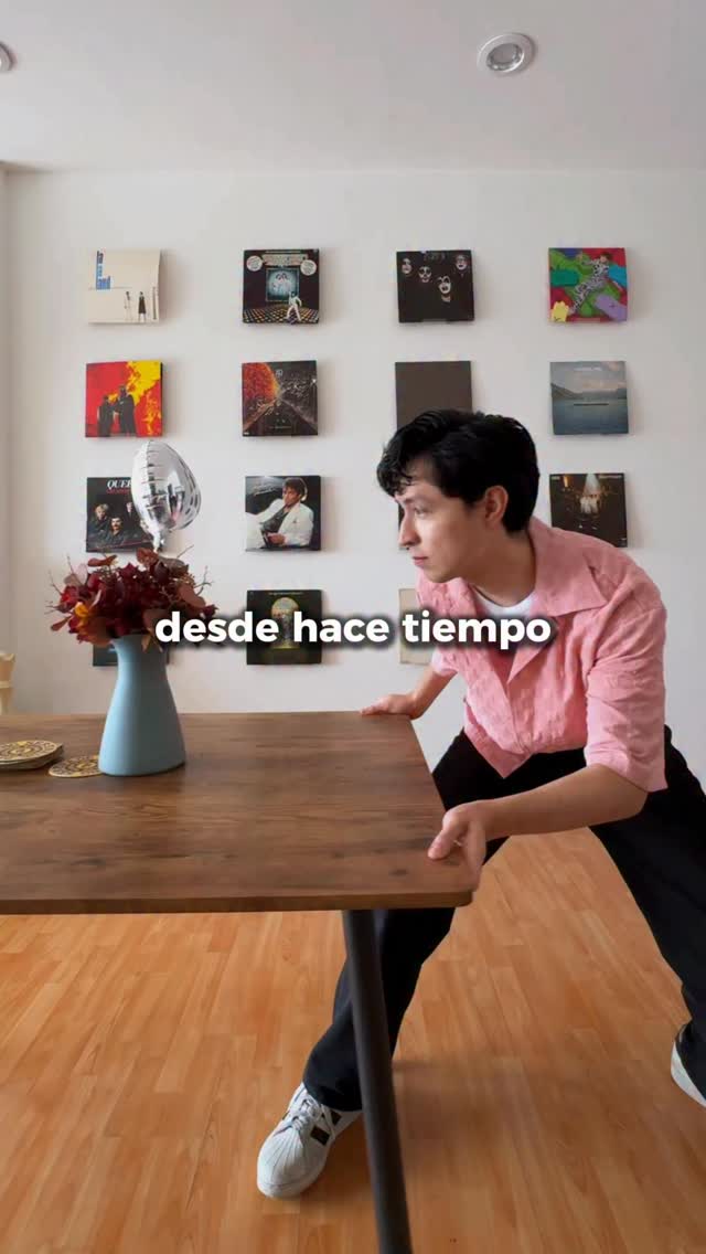 Llegaron nuevos vinilos y también el momento de reacomodar la pared 👀💿
Además de los libros, me encanta la música. Por eso le tengo tanto cariño a esta parte del depa ✨
#cartasdeunlector #home #homedecor #vinilos