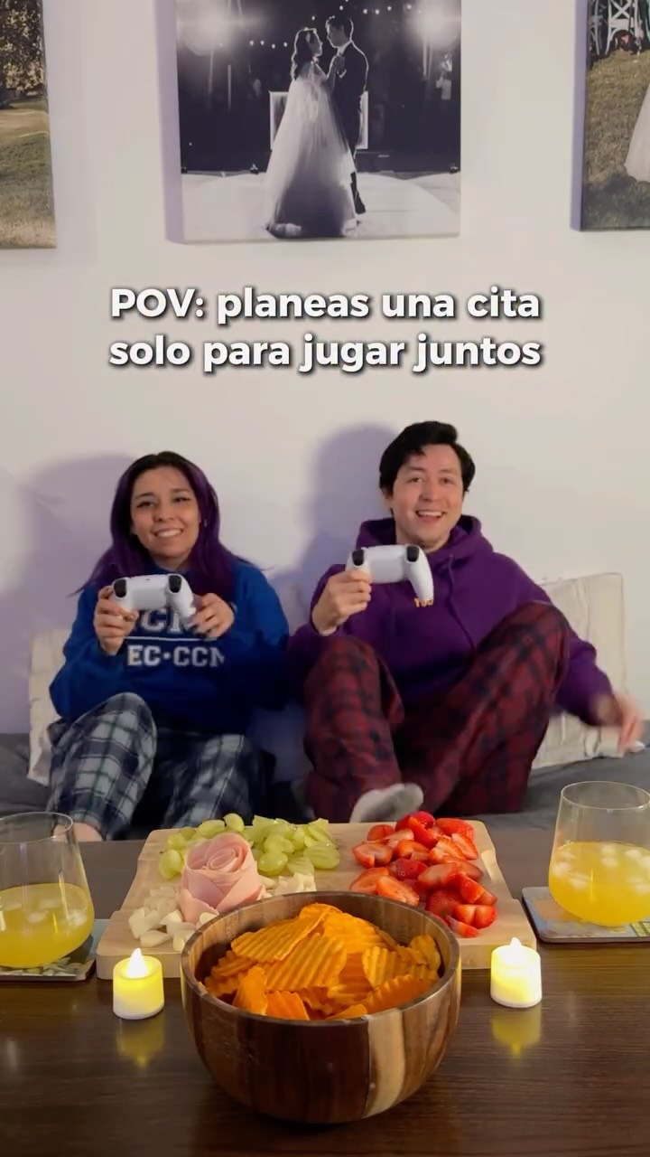 Así es como la convences de que juegue contigo 🎮❤️
Nosotros jugamos Split Fiction, pero estos son otros juegos que puedes jugar en pareja en Playstation5 👇
It Takes Two
Sackboy
Overcooked 2
A Way Out
Cuphead
¿Ya han jugado alguno? 👀
#couple #PlayStationMX #PS5 #gaming #videojuegos