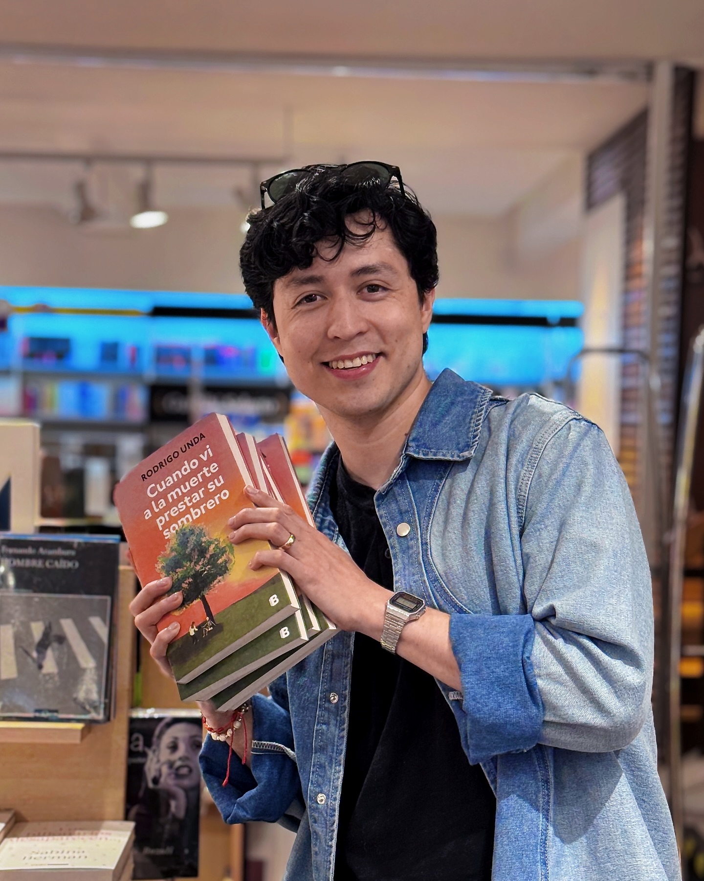 Vengan a la PRIMERA presentación de mi nueva novela 💀📚
CDMX, nos vemos este 26 de octubre al mediodía para platicar de “Cuando vi a la muerte prestar su sombrero”. Me acompañará la increíble @entre_letrasea ✨
Prometo dibujarles una bonita parca en su dedicatoria ✍️